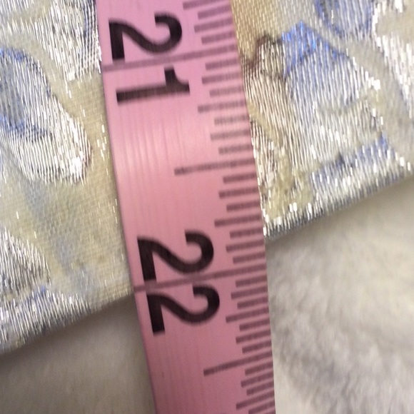 ⭐️ Forever21 Cream Metallic Silver Floral Print Short Short sleeve Blouse - Picture 8 of 11